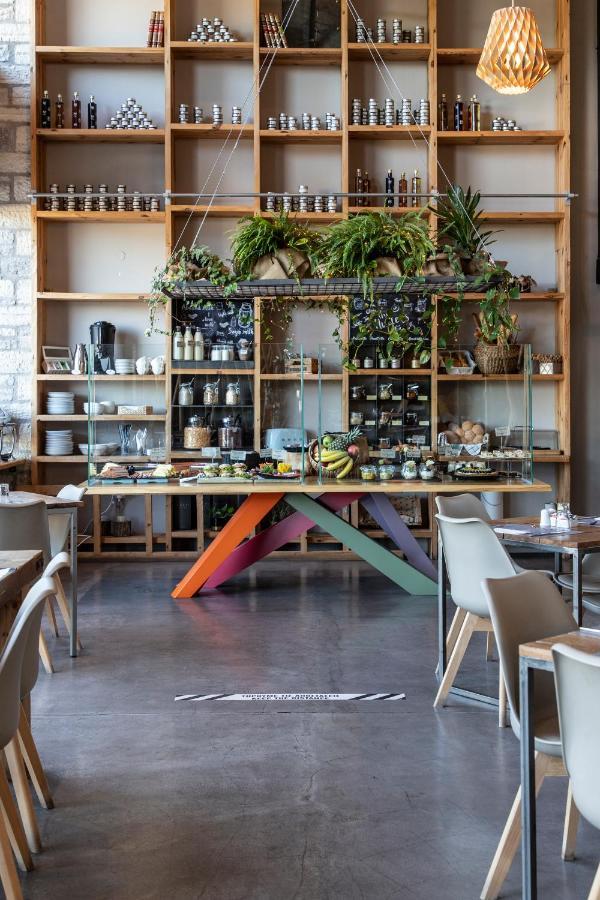 Отель Oniropetra Boutique