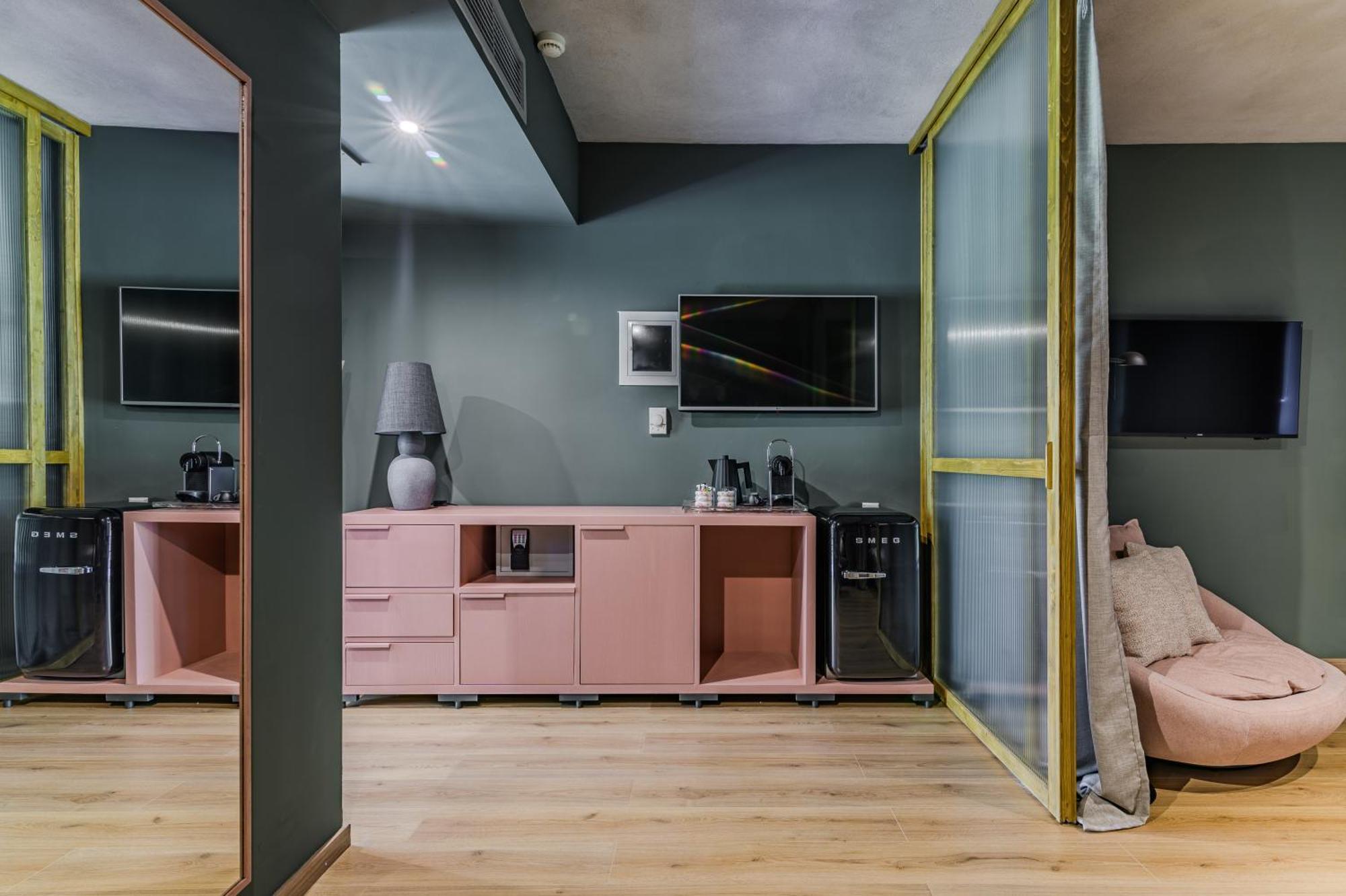 Отель Oniropetra Boutique 3*